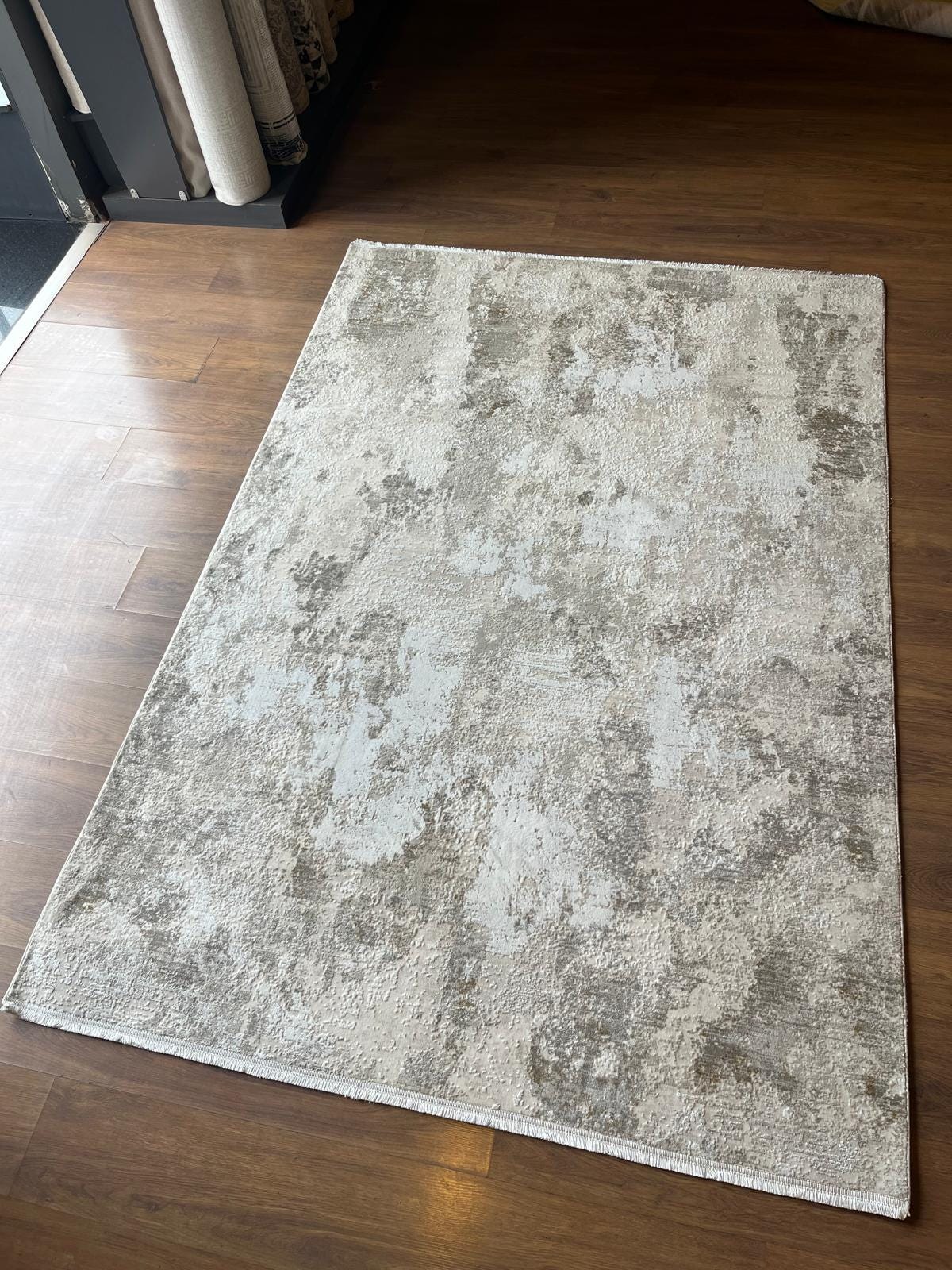 Contemporary Beige Abstract Area Rug: 160x230cm Soft Gray and Beige Fine Quality Carpet