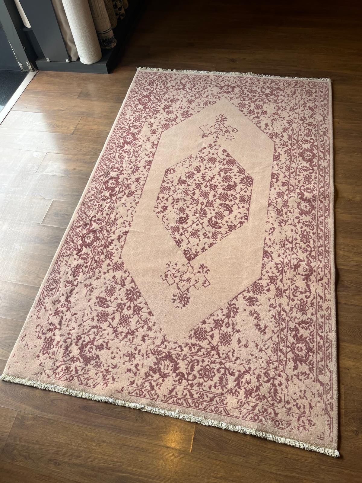 Distressed Pink Oriental Wool Rug – Medallion Boho Chic Carpet (160x230 cm)
