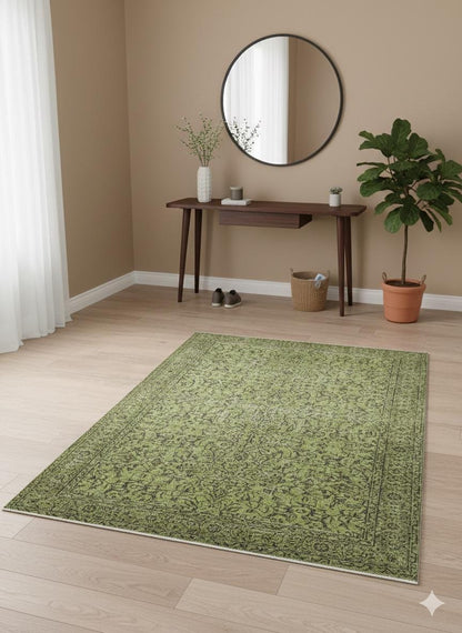Handmade Green Wool Vintage Rug: 6x9 ft