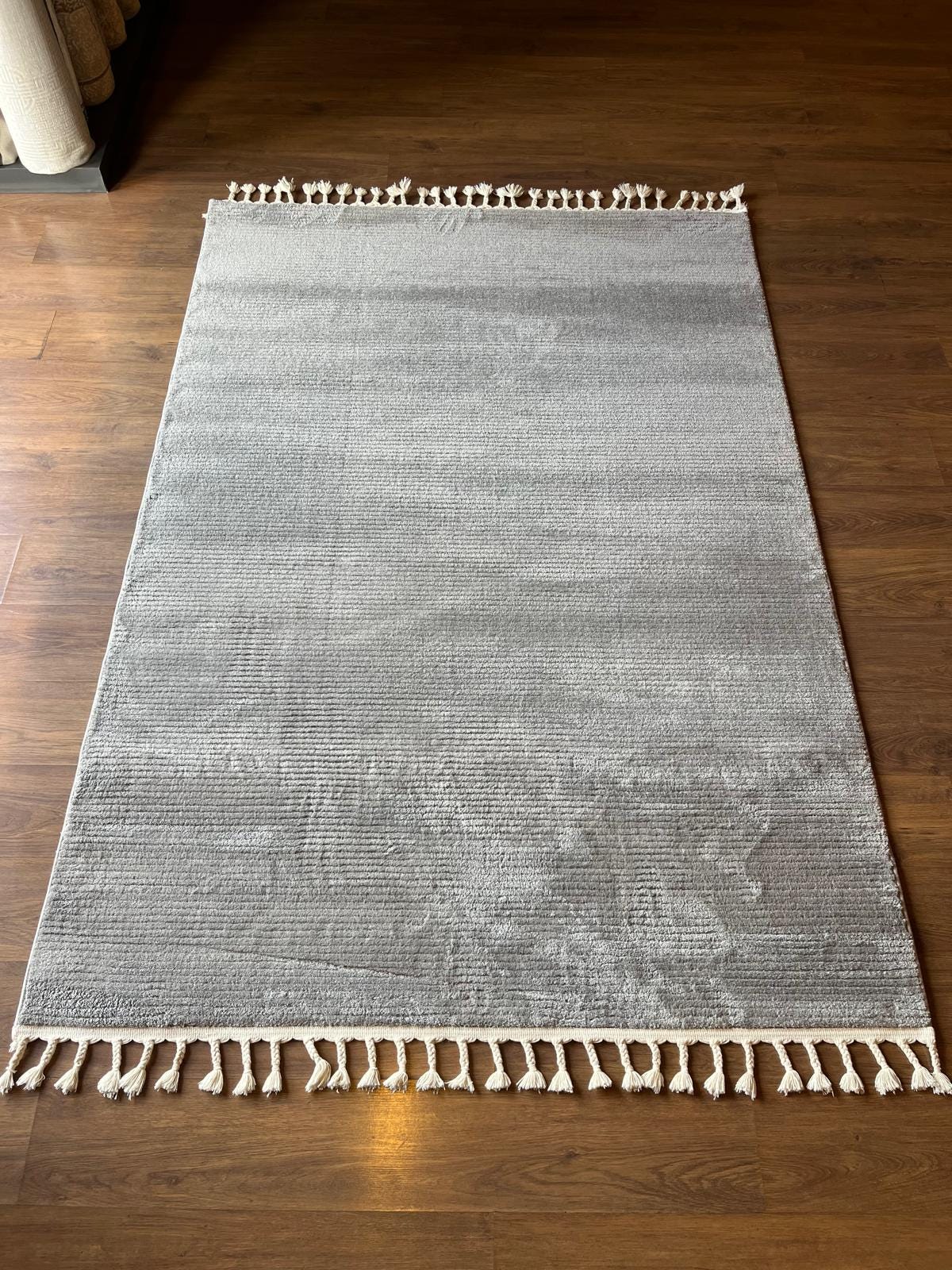 Fluffy Gray Area Rug: Modern Washable Plain shaggy rug with tossels