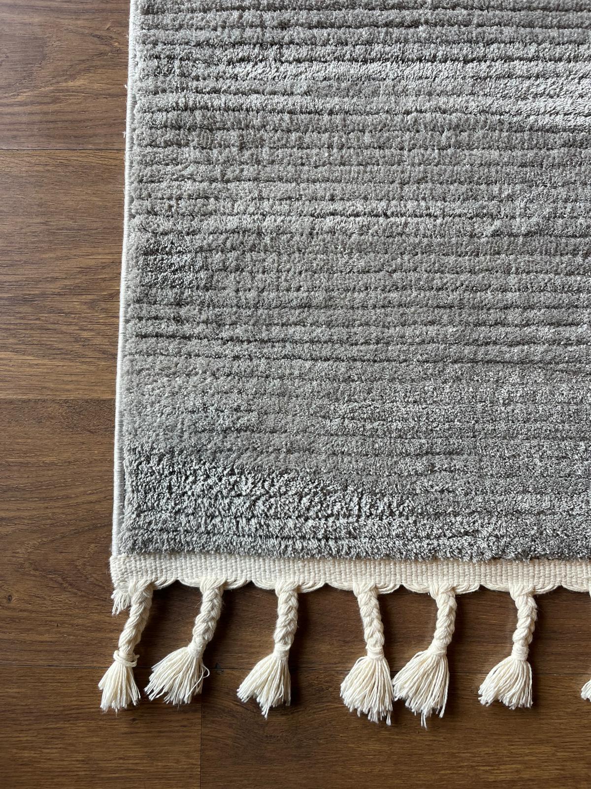 Fluffy Gray Area Rug: Modern Washable Plain shaggy rug with tossels