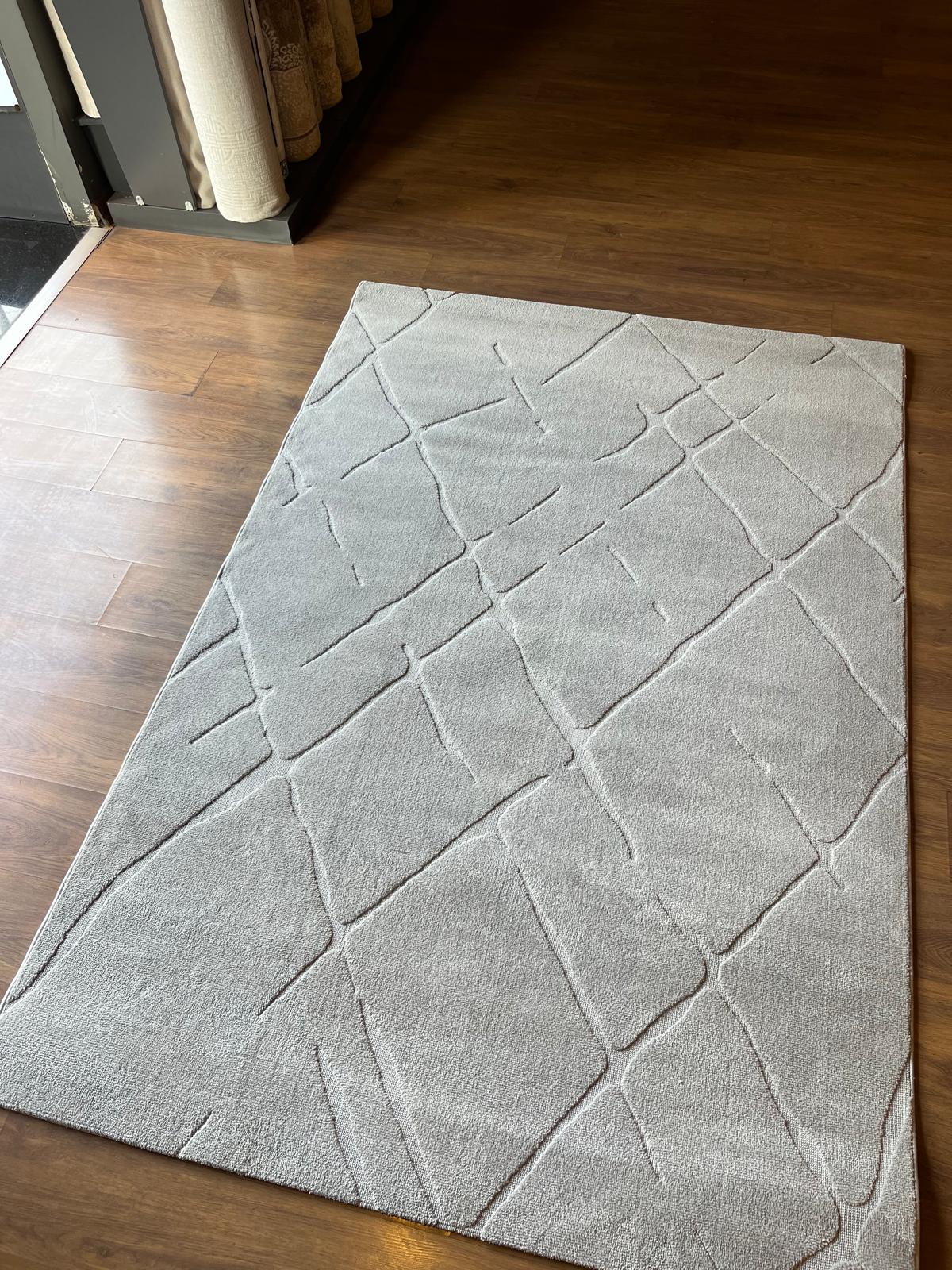 Plain Gray Area Rug: Minimalist Grey Carpet for Contemporary Living Spaces