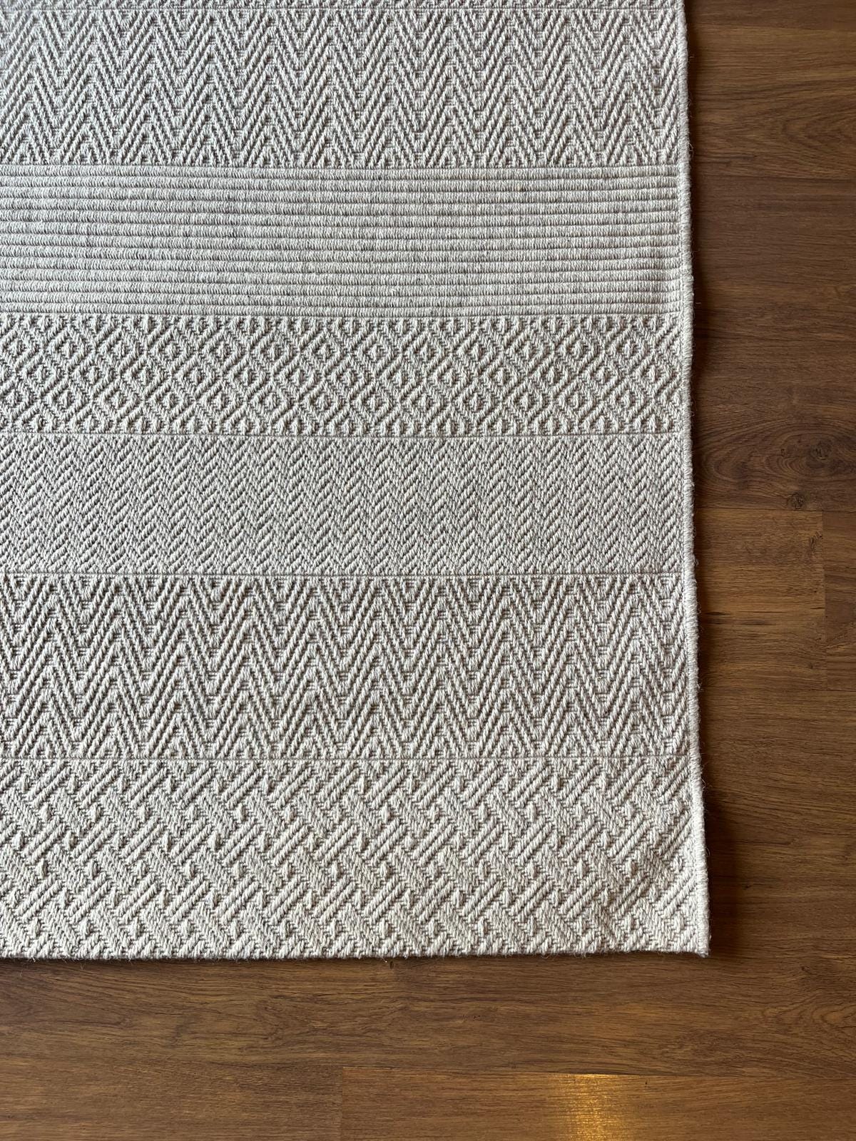 Modern Gray textured wool Rug: Flatweave Indoor carpet
