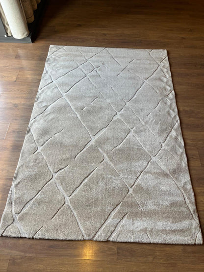Plain Gray Area Rug: Minimalist Grey Carpet for Contemporary Living Spaces
