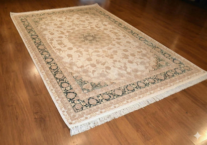 7x10 ft, Distressed Beige Classic oriental medallion Rug - Fine Fringes