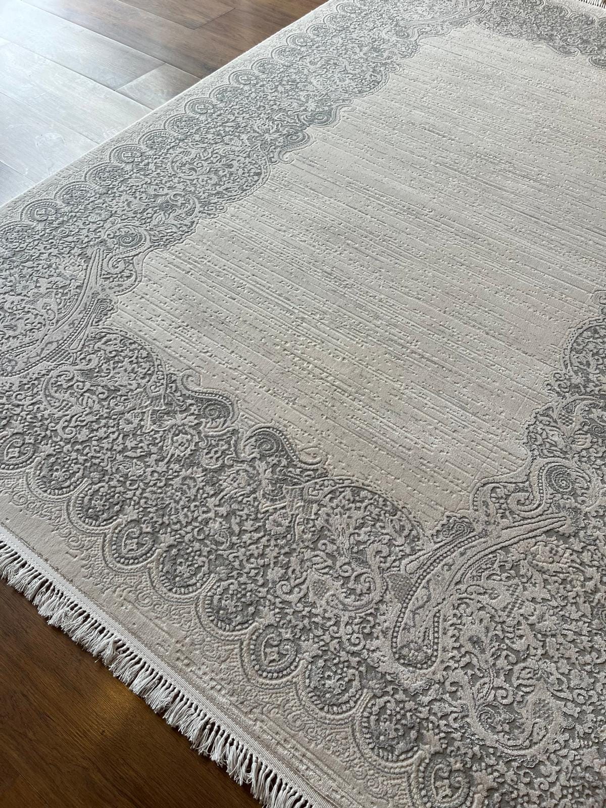 Gray Cream Paisley Oriental Rug – Turkish Soft-Touch Fringe Carpet