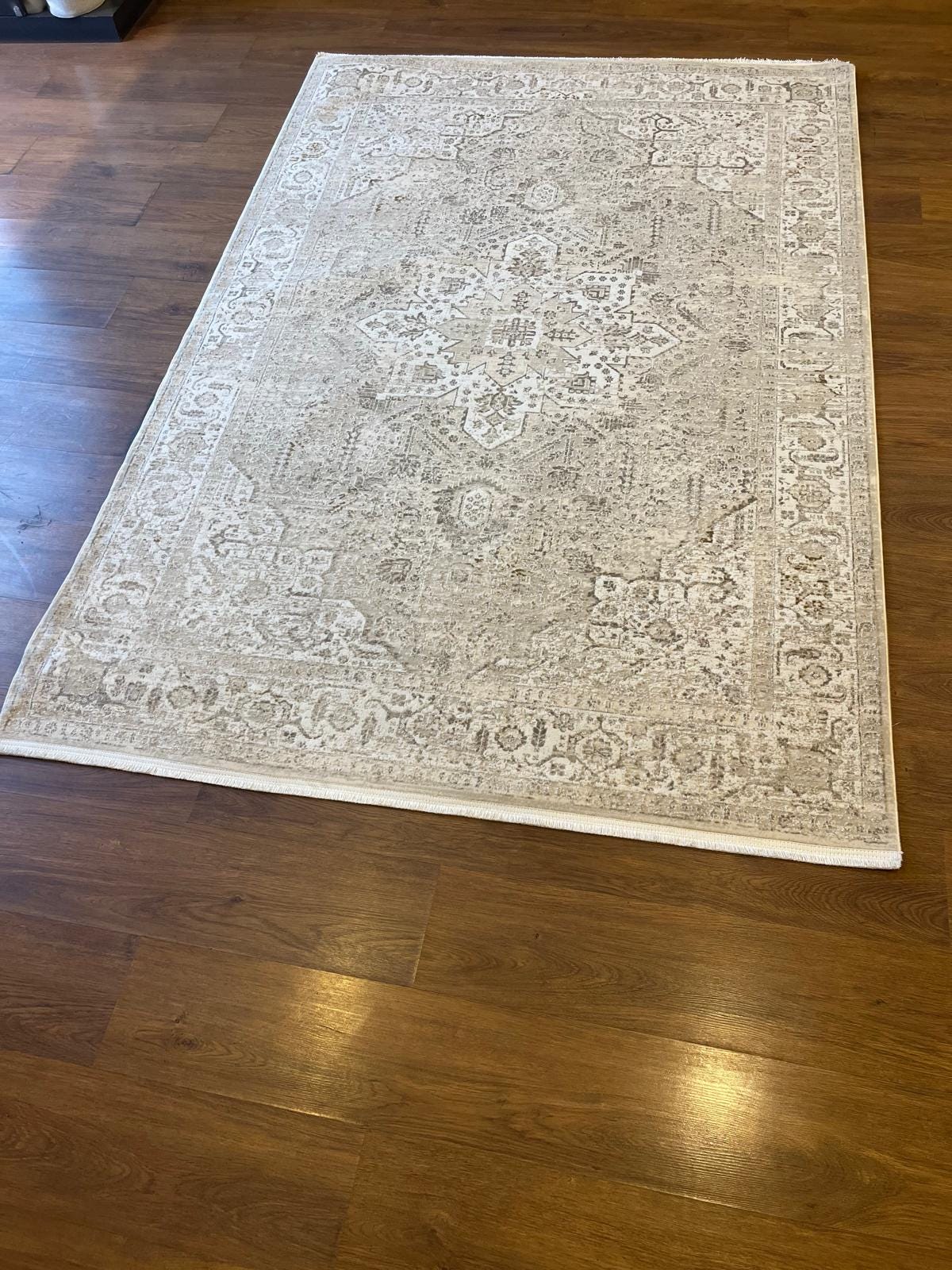 Distressed Persian Medallion Area Rug – Neutral Boho Living Room Carpet (5x8 ft)