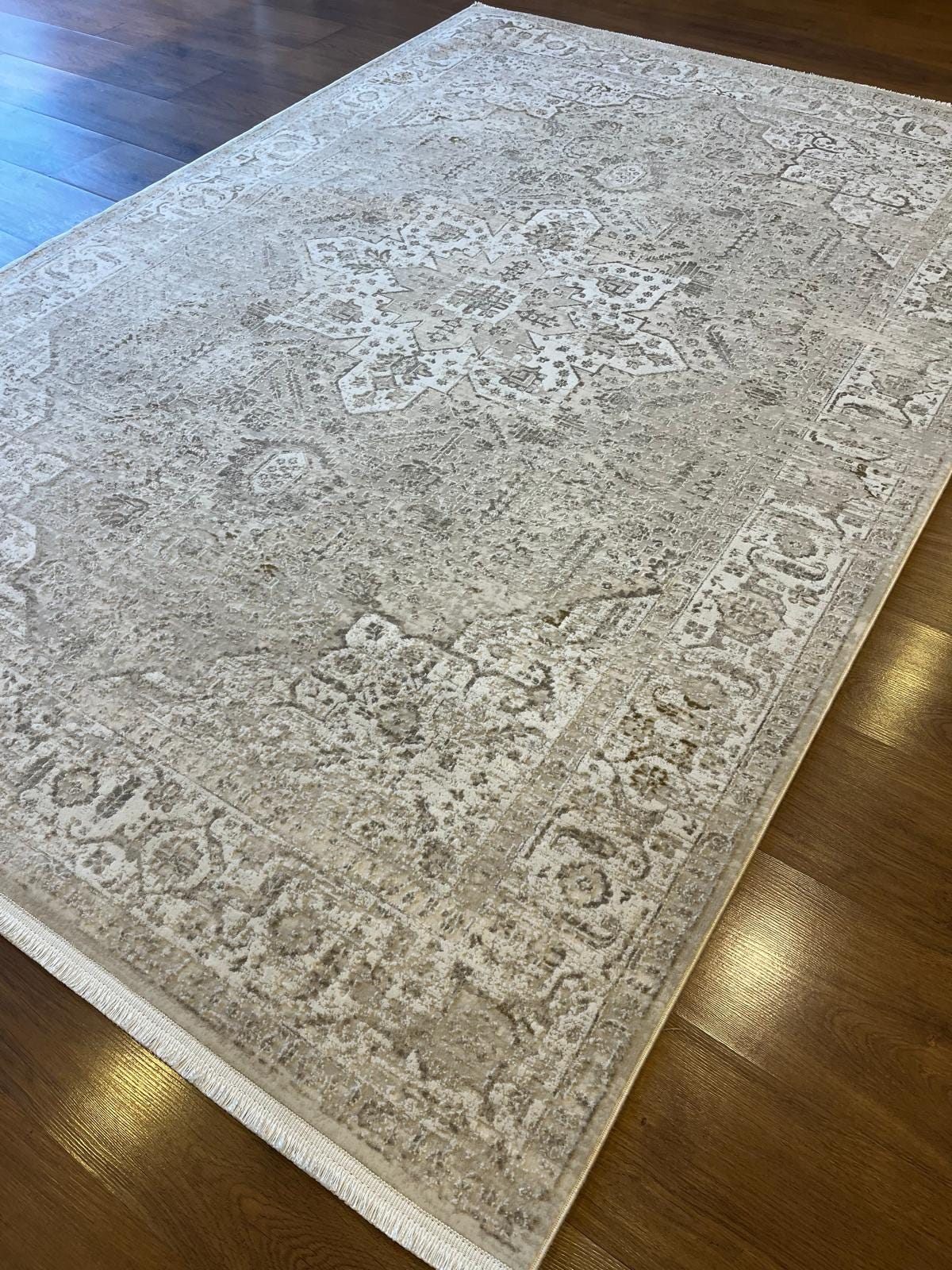 Distressed Persian Medallion Area Rug – Neutral Boho Living Room Carpet (5x8 ft)