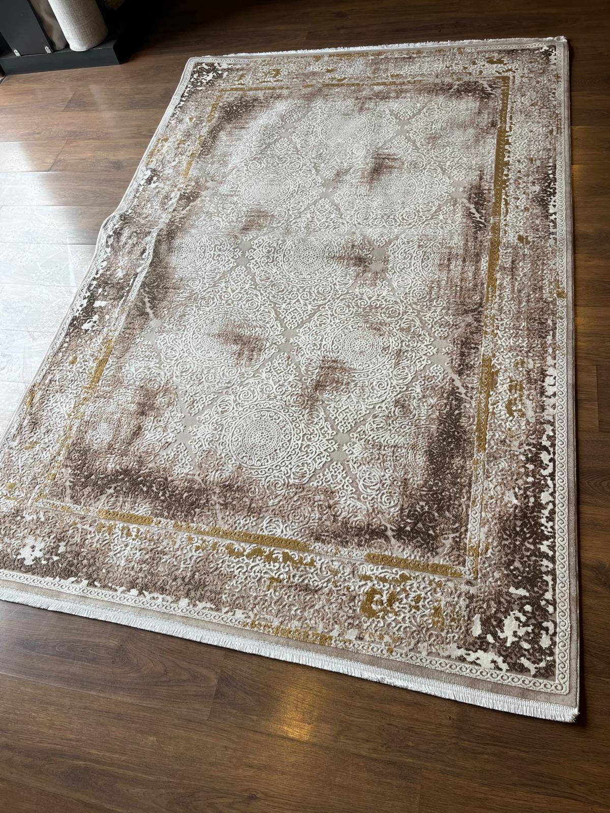 Distressed Oriental Area Rug – Beige Medallion Carpet, Turkish Boho Style