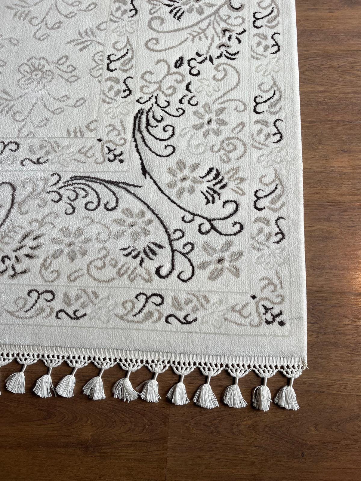 Cream Floral Area Rug with Tassels, Boho Neutral Living Room, Vintage Farmhouse Bedroom Rug