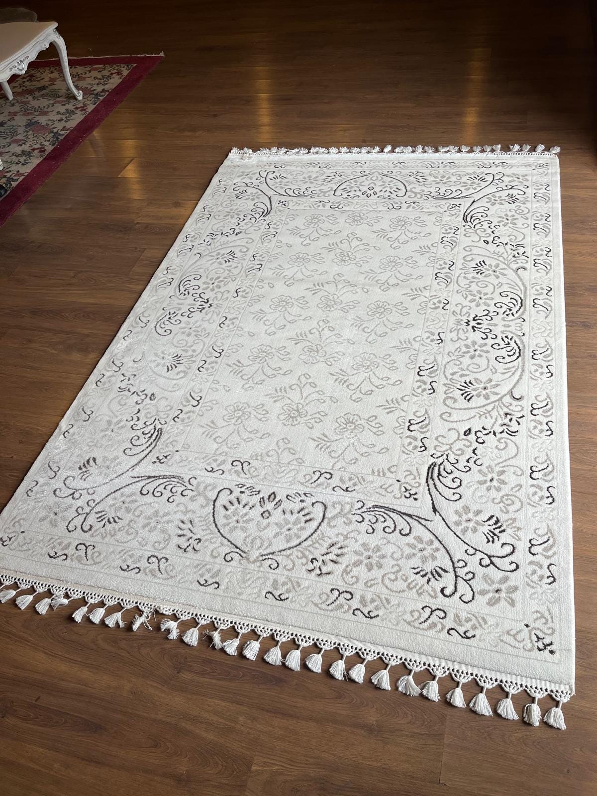 Cream Floral Area Rug with Tassels, Boho Neutral Living Room, Vintage Farmhouse Bedroom Rug