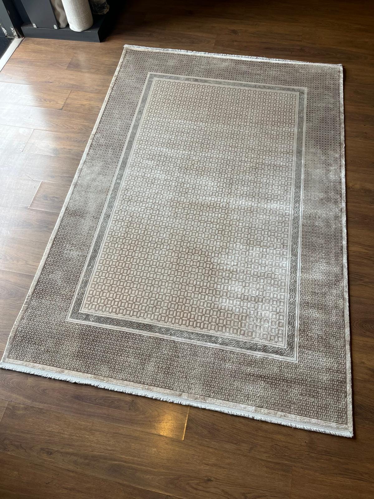 Distressed Geometric Area Rug – Taupe Beige Neutral Muted Carpet