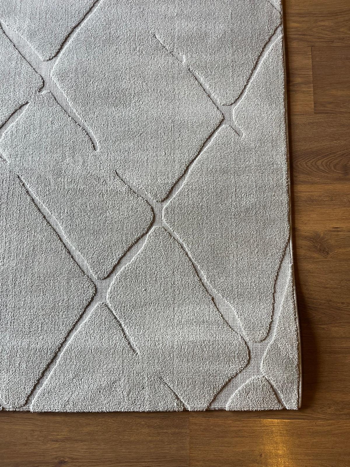Plain Gray Area Rug: Minimalist Grey Carpet for Contemporary Living Spaces