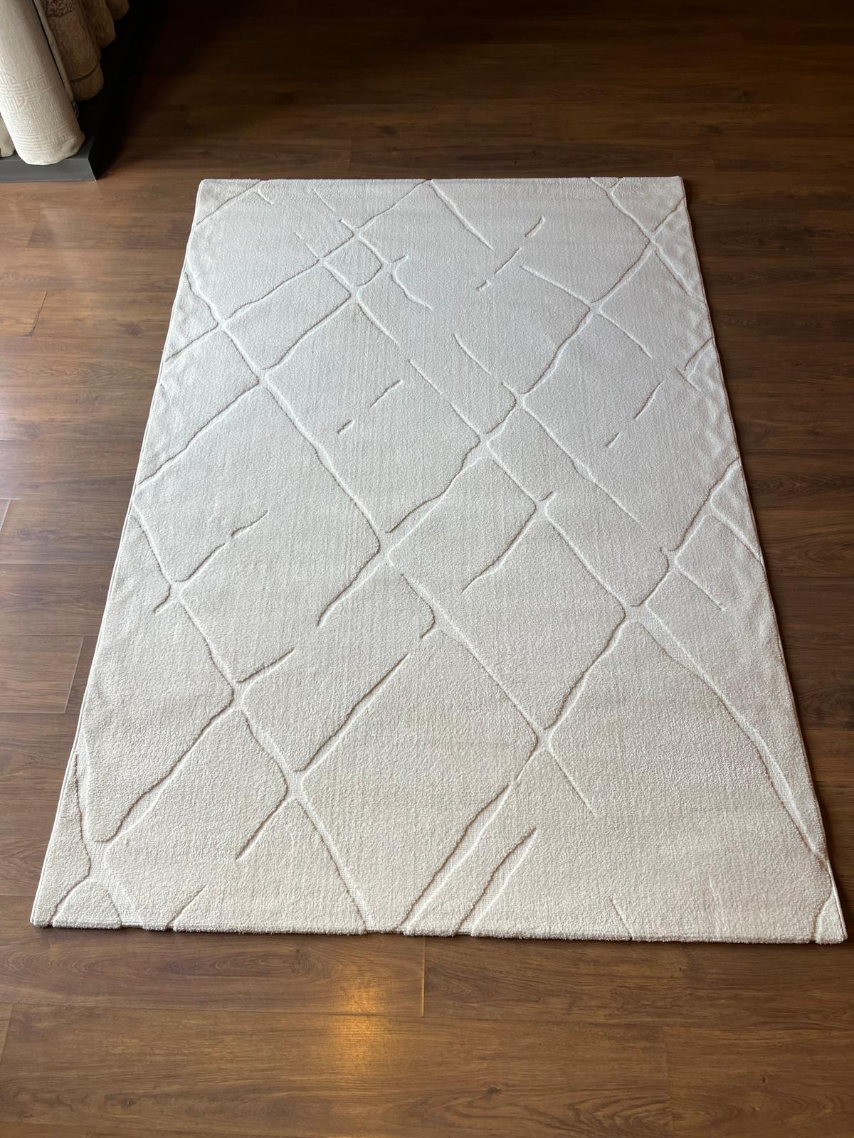 Plain White Area Rug: Minimalist white Carpet for Contemporary Living Spaces, 5x7