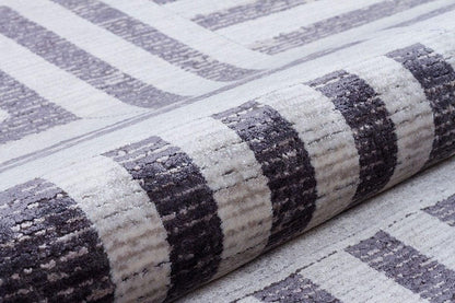5x7 ft, Modern Gray Geometric Bamboo Rug with fine fringes