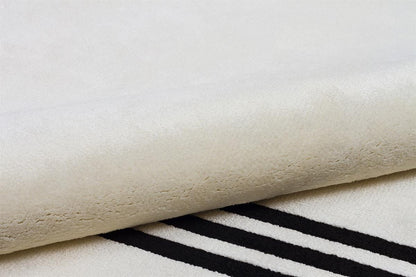 5x7 ft, Modern White Bordered Bamboo Rug with fine fringes