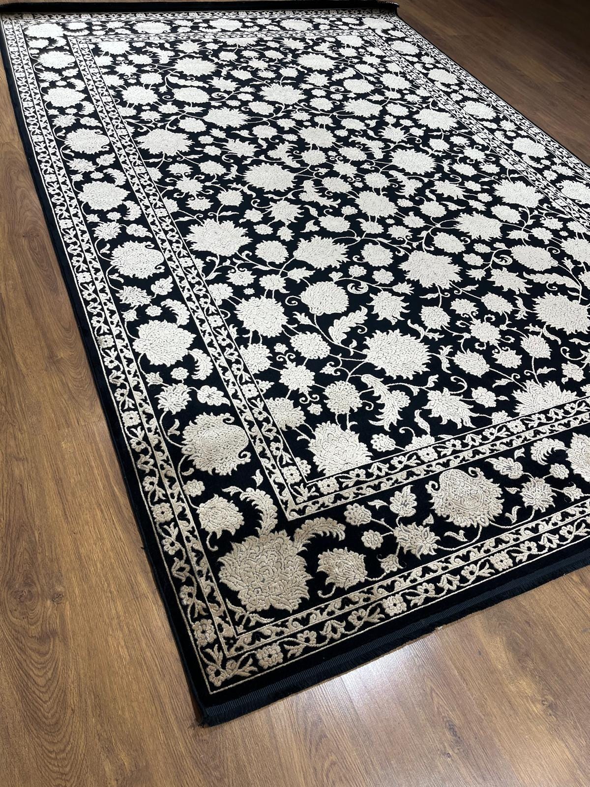 7x10 ft, Classic Black Bamboo Rug: Oriental black fine carpet with Fringes